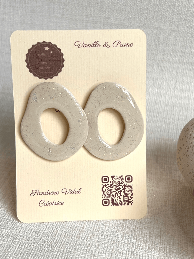 Boucles d'oreilles forme beignet, ajourées et décos pailletées très fines AB