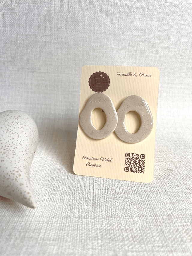 Boucles d'oreilles forme beignet, ajourées et décos pailletées très fines AB