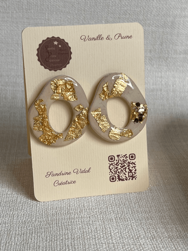 Boucles d'oreilles forme beignet, ajourées et décos feuilles d'or