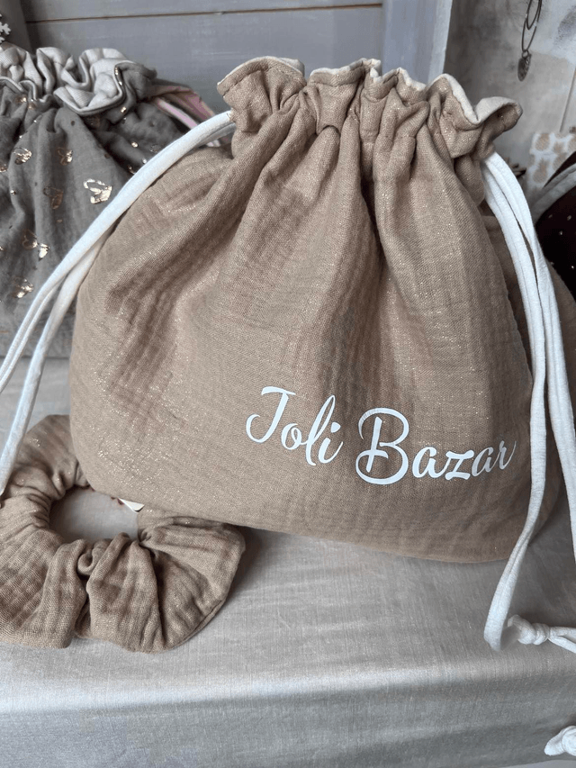 Pack pochon de voyage coton double gaze irisé doré, panier assorti et chouchou