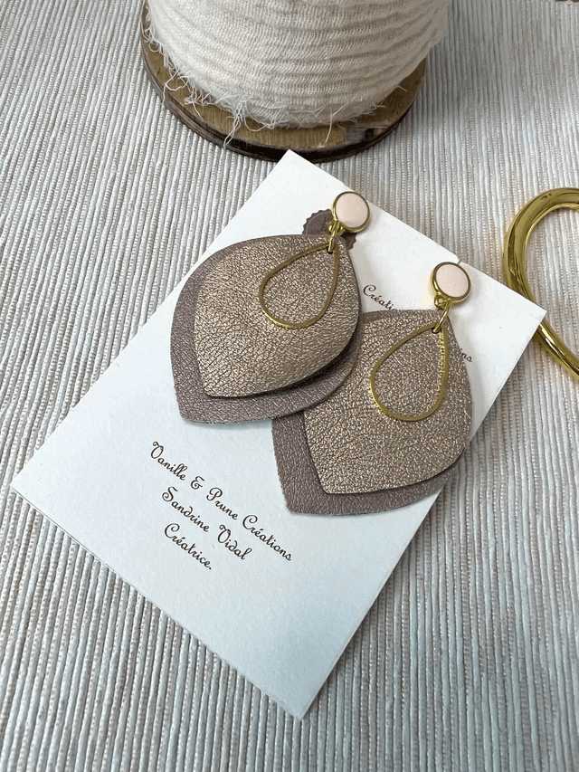 Boucles d'oreilles ANNA, formes feuilles, bijou upcycling en similicuir doré rose et doré