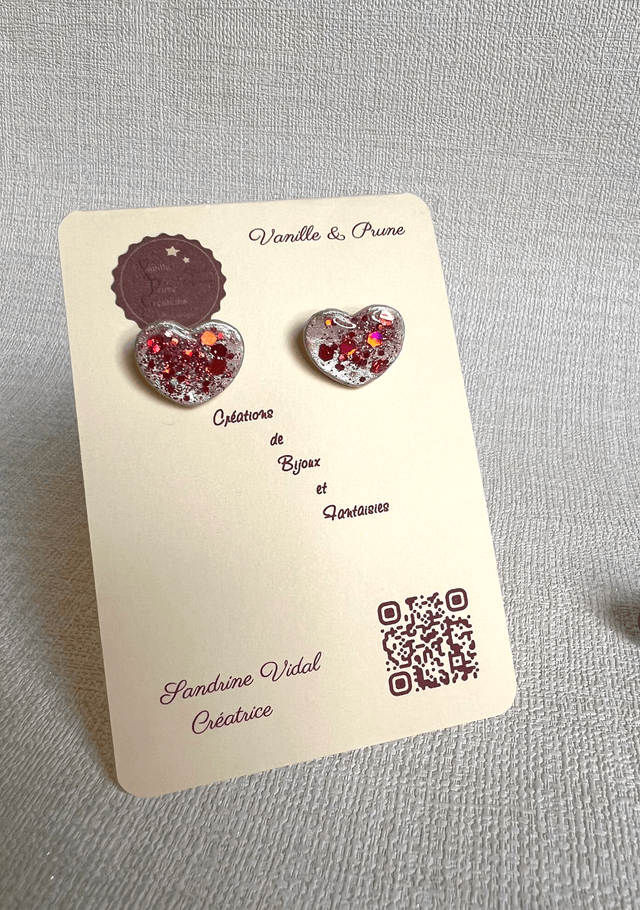 Boucles d'oreilles petits coeurs rose pâle et paillettes rose fuchsia irisées