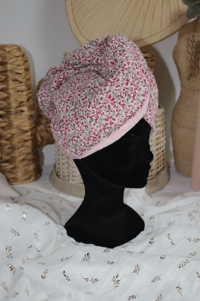 Turban de bains fleuri rose et éponge de bambou ultra doux