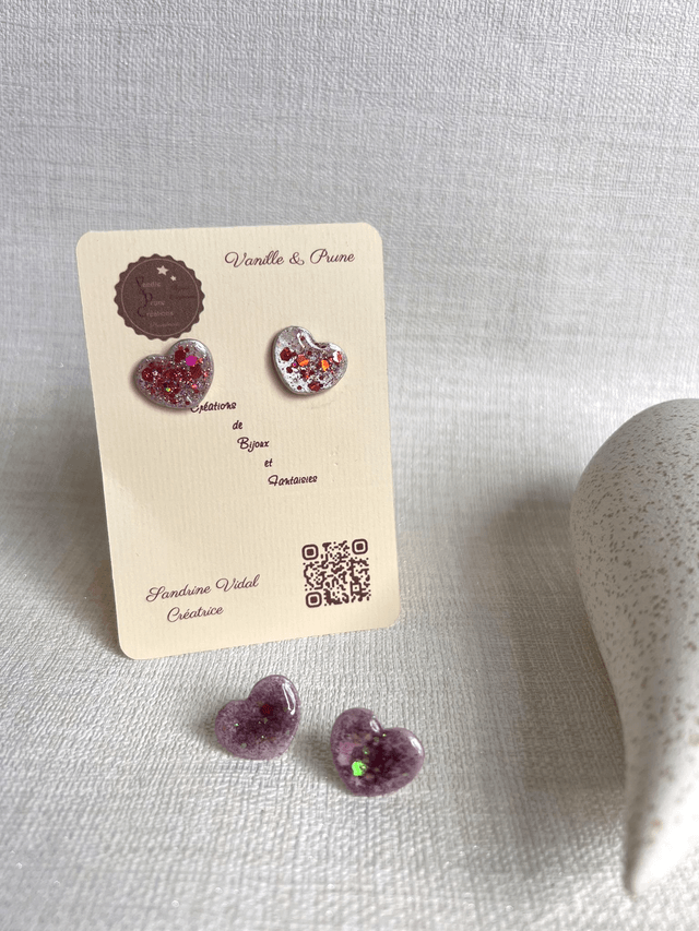 Boucles d'oreilles petits coeurs rose pâle et paillettes rose fuchsia irisées