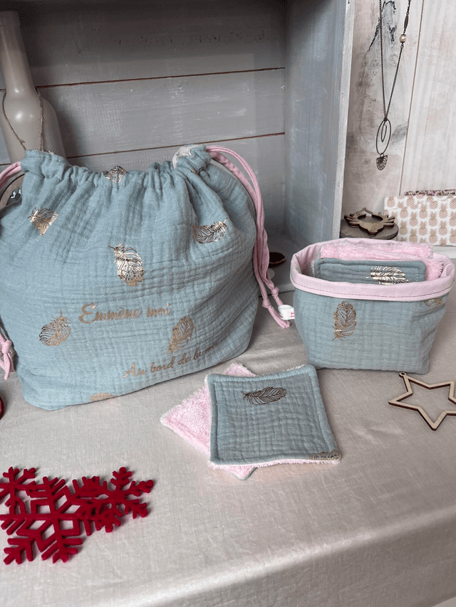 Pack pochon de voyage coton double gaze vert d'eau et rose personnalisé 