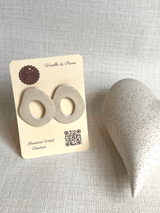 Boucles d'oreilles forme beignet, ajourées et décos pailletées très fines AB