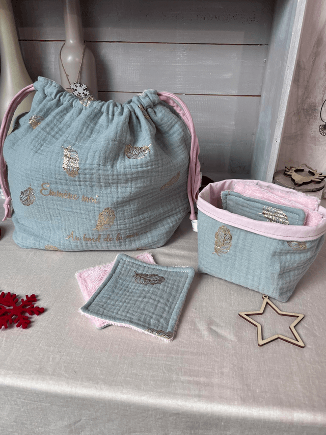 Pack pochon de voyage coton double gaze vert d'eau et rose personnalisé 