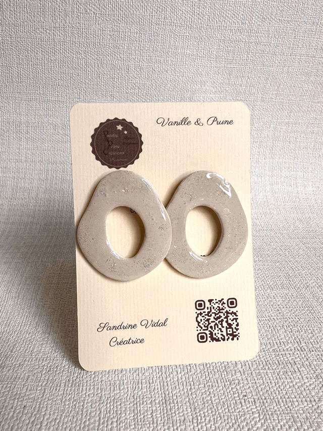 Boucles d'oreilles forme beignet, ajourées et décos pailletées très fines AB