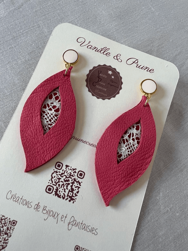 Boucles d'oreilles PLUME dorées, longues feuilles évidées en cuir recyclé et dentelle, bijou upcycling