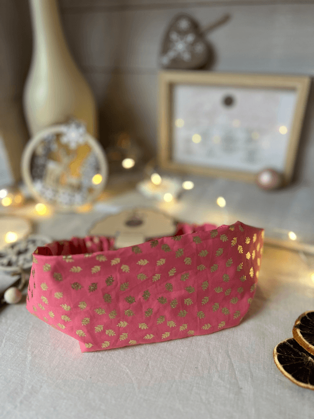 Bandeau simple et large en coton rose fuchsia et petites feuilles dorées