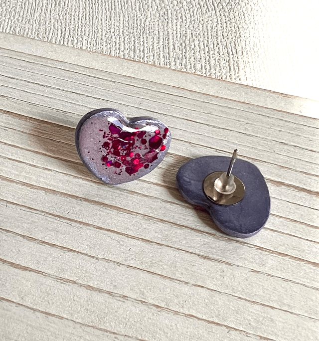 Boucles d'oreilles petits coeurs violet nacré et paillettes rose violet reflets AB 