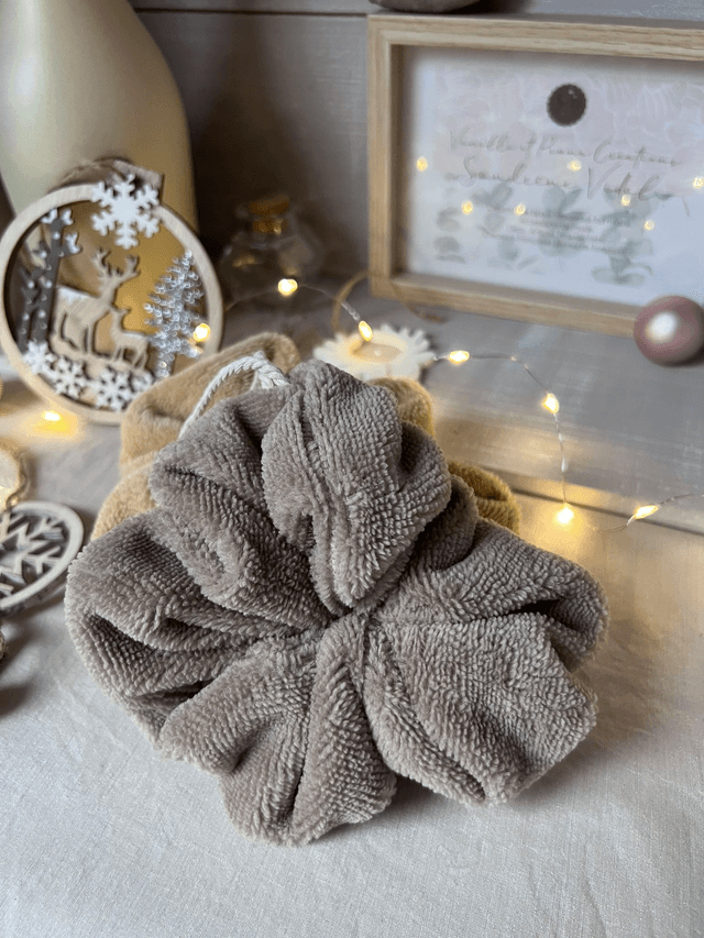 Fleur de douches en éponge de bambou couleur taupe