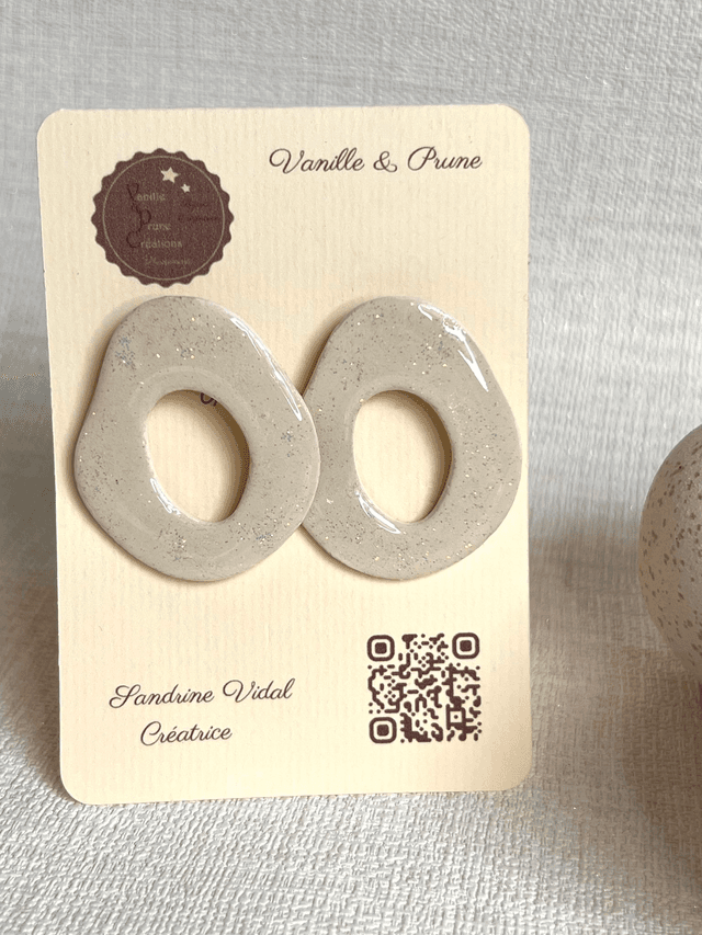 Boucles d&#039;oreilles forme beignet, ajourées et décos pailletées très fines AB