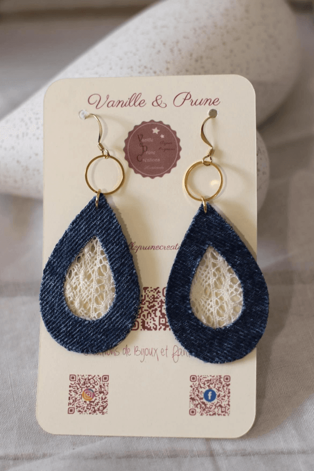Boucles d&#039;oreilles JOY dorées, gouttes évidées en jeans recyclé et dentelle de coton, bijou upcycling
