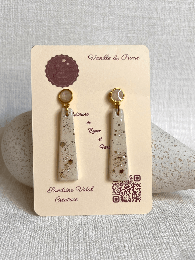 Boucles d&#039;oreilles en trapèzes allongés, décos en paillettes dorées claires