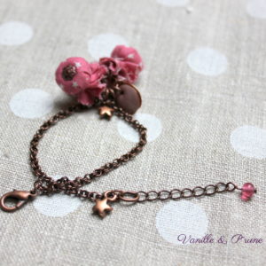 Bracelet perles textiles bonbons étoilés rose cuivré breloques émaillées